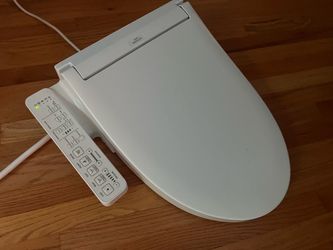 TOTO Washlet Bidet Toilet Seat with Remote