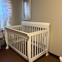 Baby Crib, White, Comes with matress