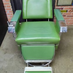 ANTIQUE BARBER CHAIR (KOCHS CHAIR W/ASHTRAY)