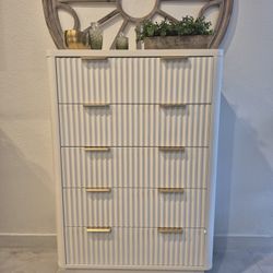 BEAUTIFUL CHEST OF DRAWERS WITH 5 DEEP ROLLING DRAWERS FLUTED SHAPED & GOLD KNOBS BRAND NEW 31X17X52