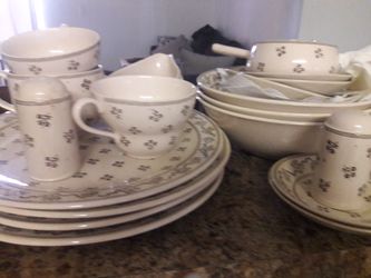 Laura Ashley -Petite Fleur ironstone