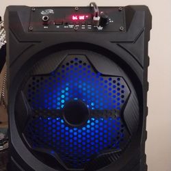 ILive rechargeable Bluetooth speaker with USB connector very light weight