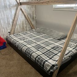 Canopy Platform Bed 