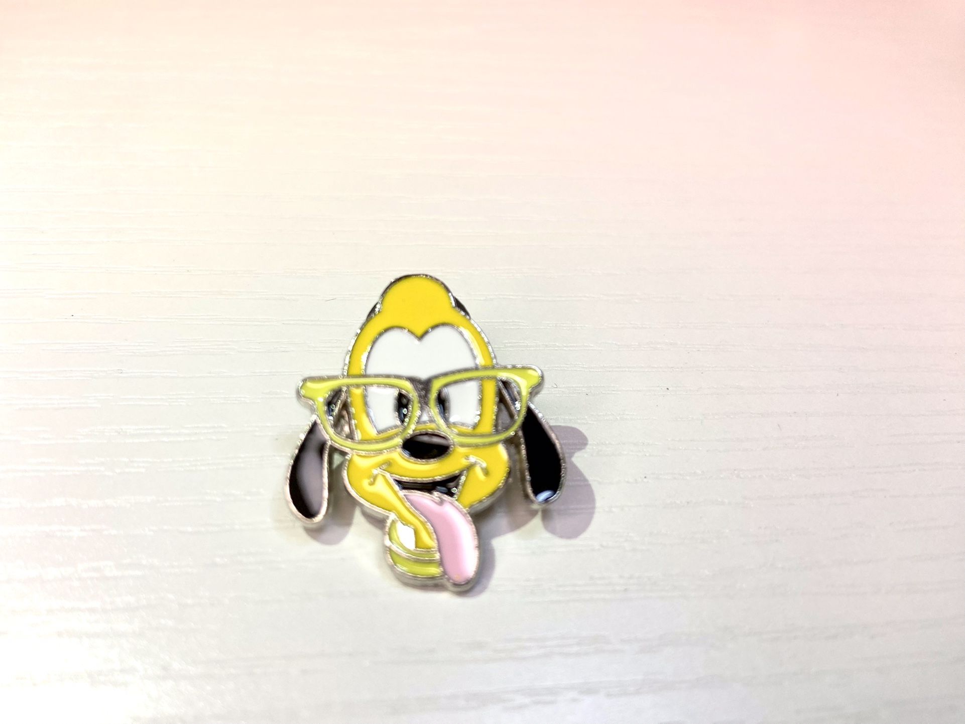 Disney Pluto pin badge - yellow and black - Dog