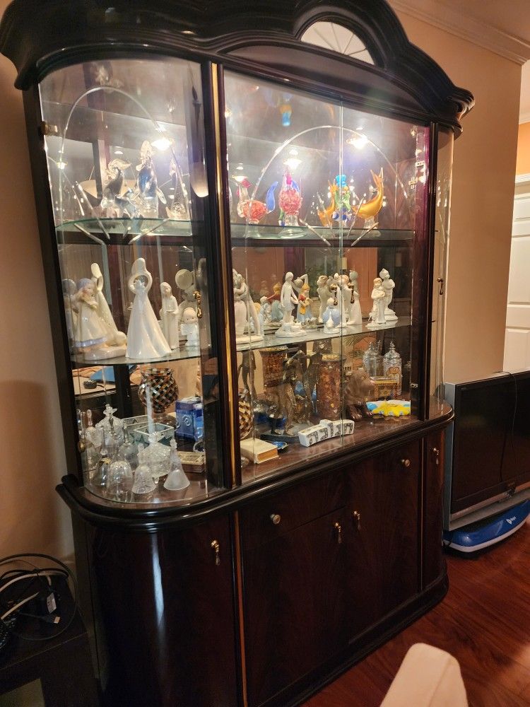 Beautiful Solid Cherrywood China Cabinet/Breakfront 
