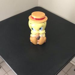 Very Cute TWEETY BIRD Cookie Jar with Removable Hat