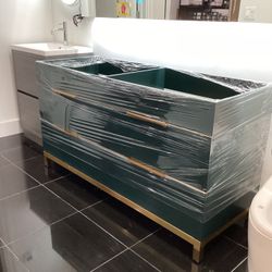 60” Double Sink Bathroom Vanity Cabinet Solid wood Quartz Top Ready For Pick Up 