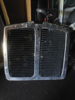 Front cover for Hood   Kenworth T600