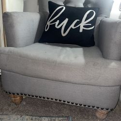 SAFAVIEH Manchester Light Grey Tufted Club Chair - 28" x 34.4" x 32.7