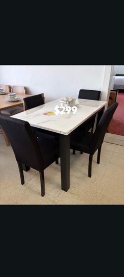 Cute! 5-pc dining table set with white faux marble table top  new in box