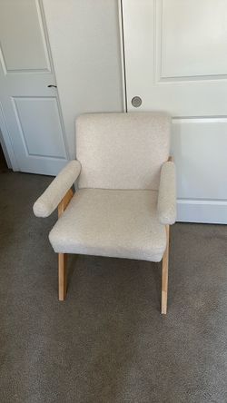 Fluffy lounge chair