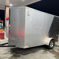 2019 ENCLOSED TRÁILER +V-NOSE