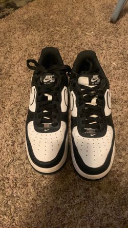 Air Forces 1 black and white
