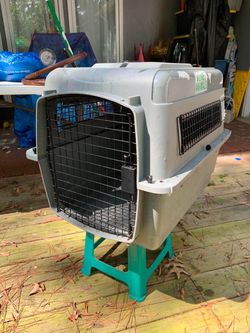 Pet Cage medium size pet 28" wide cage