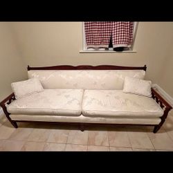 Beautiful Vintage Bench/couch
