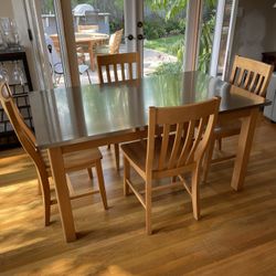 Pottery barn dining room table and chairs