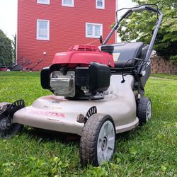 Honda HRR216 21" 3-in-1 Lawn Mower w/ Smart Drive Self-Propel