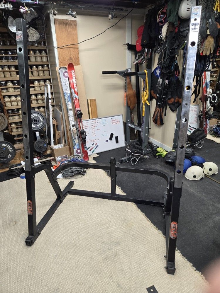 Brutus 435 weight rack for bench and squats with lat pull-down attachment