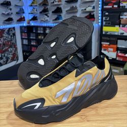 ADIDAS MNVN YEEZY 700 SIZE 12