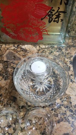 Floating glass tealight holder