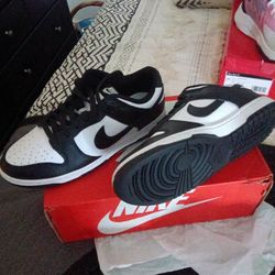 Nike  Dunkin Low Retro size US 8