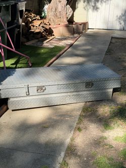 Aluminum diamond plate truck toolbox