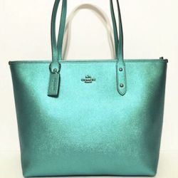 Authentic COACH Crossgrain Leather City Tote With Wristlet wallet