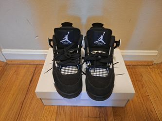 Jordan 4 White Thunders Size 8.5