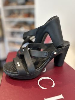 Crocs Black Women's Cyprus IV Heel Sandals-77469