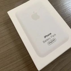 Apple MagSafe battery pack