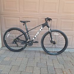 TREK MARLIN 5 MOUNTAIN BIKE 29 ER LIKE NEW ( CHECK MY OTHER BIKES)
