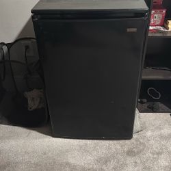 mini fridge 