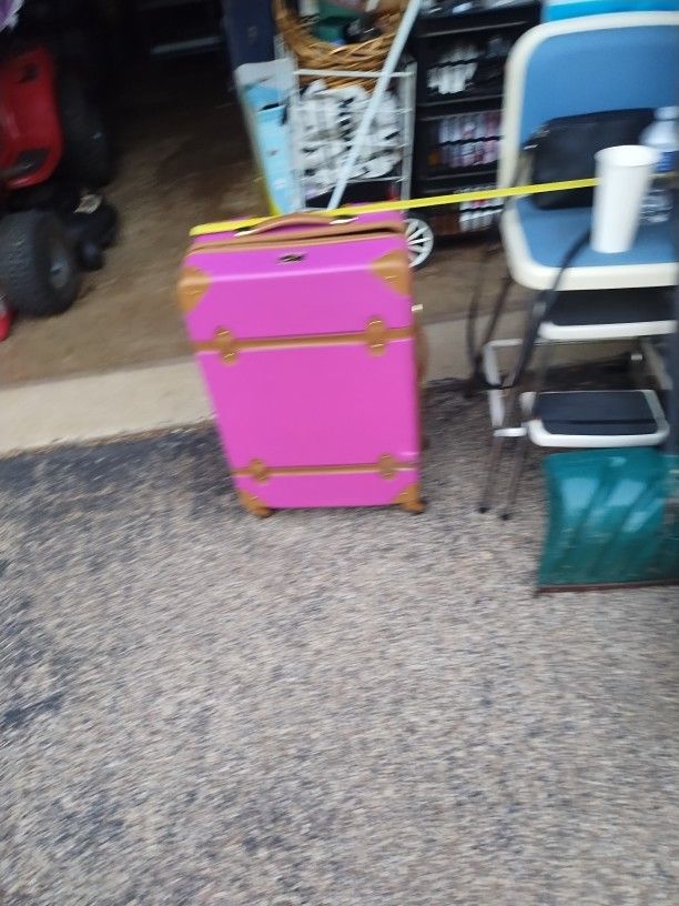 Suitcase $20 Carol Stream Illinois 60188