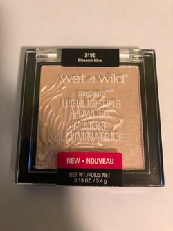 Wet N Wild Megaglo #319B BLOSSOM GLOW Highlighting Powder NEW