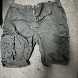 Men’s Black Cargo Shorts Size 40