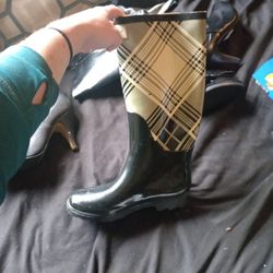 Women's Water Boots Size 5