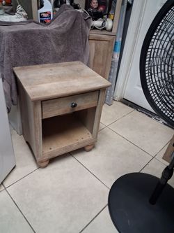 Corner dresser