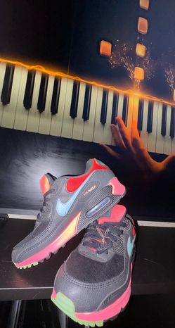 Nike Women’s Air Max 90 Chain Link