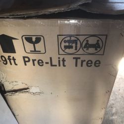 9foot Tree In Great Condition
