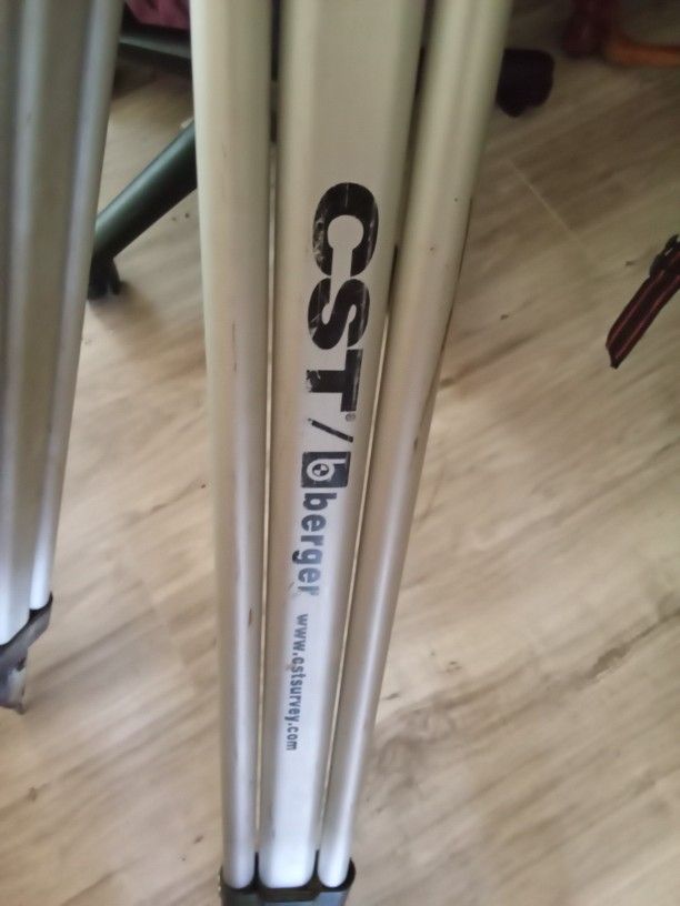 Levelling Tripod