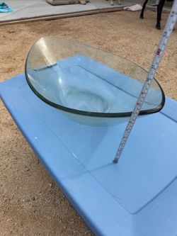 Oval glass bowl