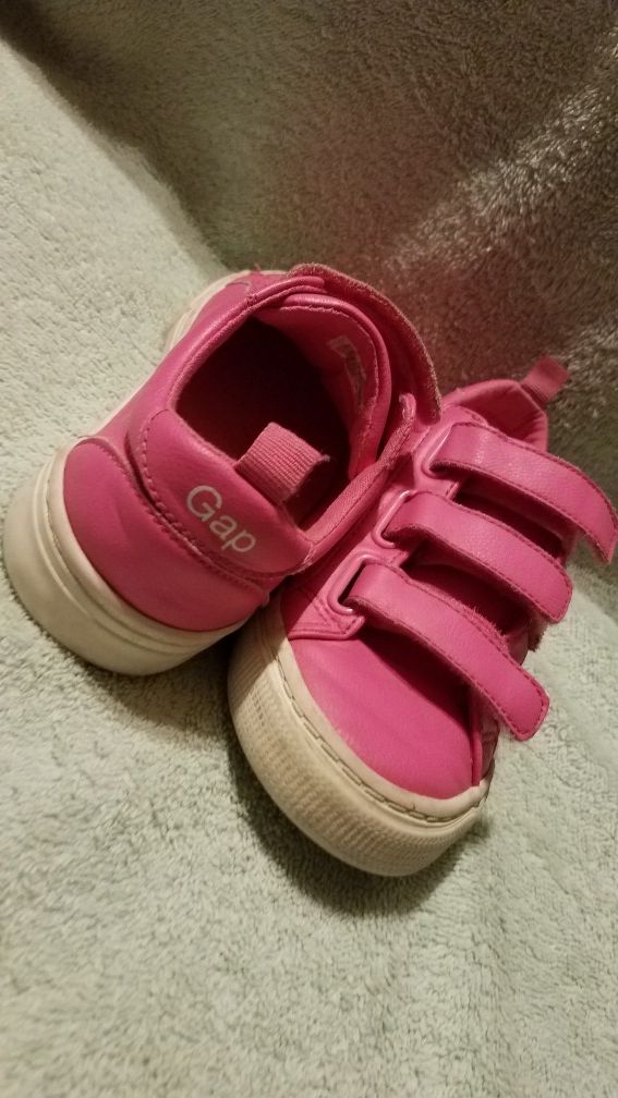 Girls size 12 all leather Gap tennis shoes