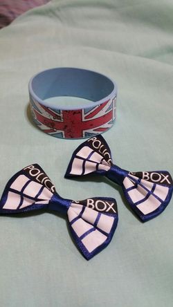 Bows, bracelet