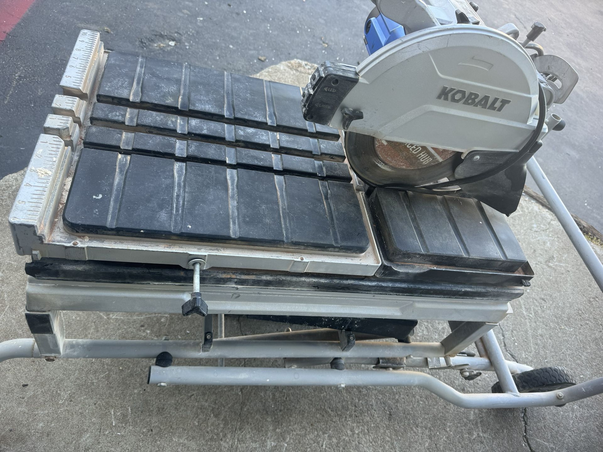 Kobalt 15-Amp 10-in-Blade Corded Wet Sliding Table Tile Saw with Stand Item #1085051 | Model #KWS S102-06