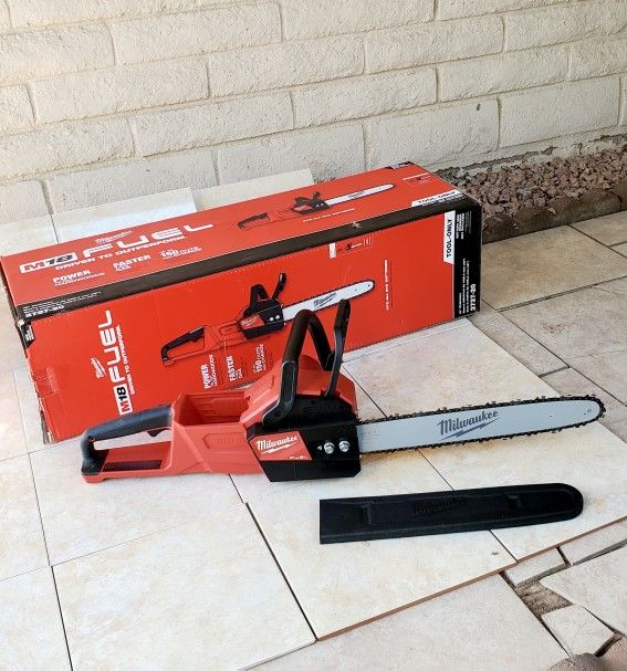 Milwaukee FUEL 18V Chainsaw 16in. (Tool-Only)Milwaukee FUEL 18V Chainsaw 16in. (Tool-Only)
