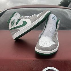 Jordan 1 Mid SE Green Gray