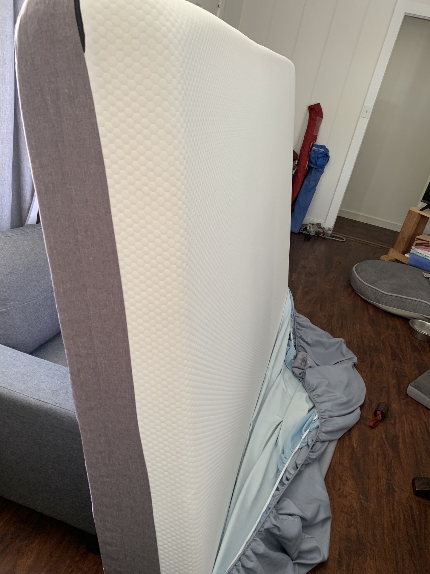 Almost new Temper pedic secretland mattress