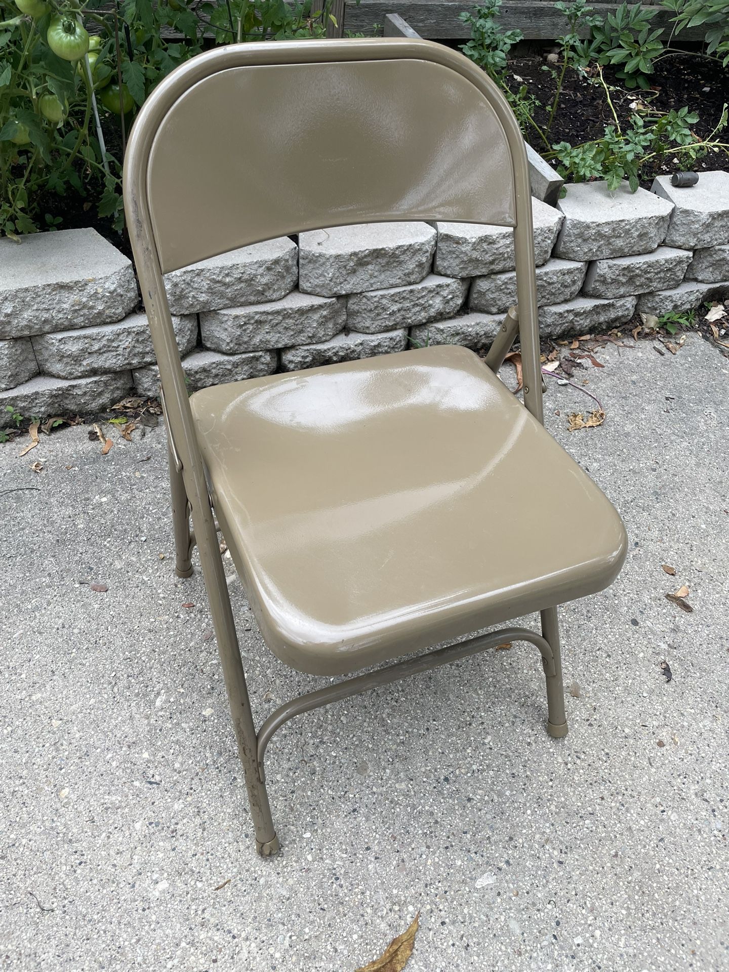 4 Folding Chairs