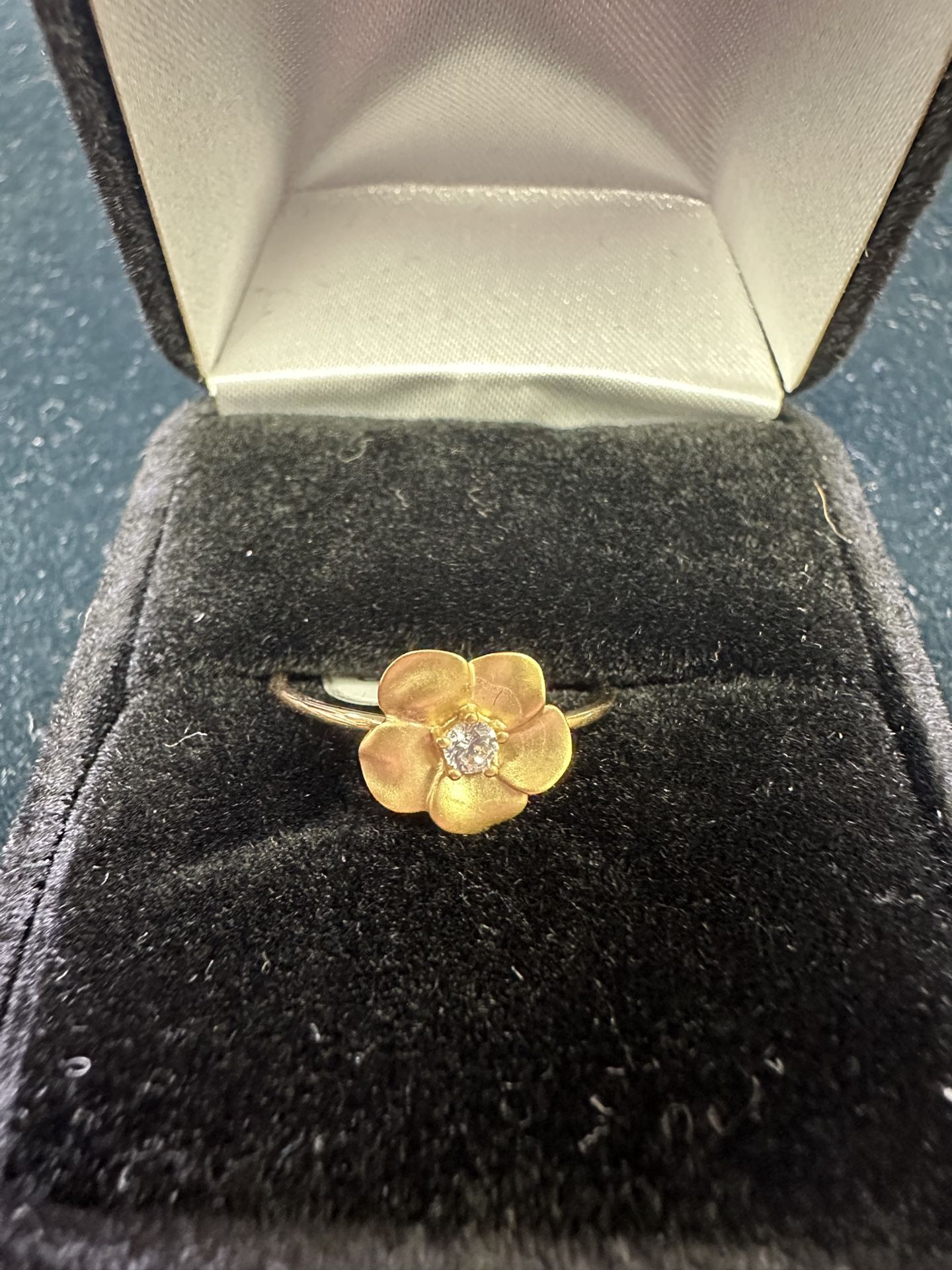 18k Gold Flower Ring  With Tiny CZZa 