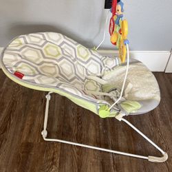  Fisher-Price Baby Bouncer – Bounces, Soothes, Buys You Time